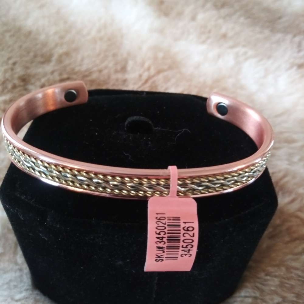 Magnetic Rope Patterened Cuff Bracelet 7 1/2" NWT